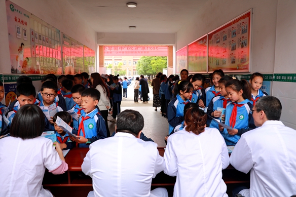 2专家咨询.jpg 2专家咨询.jpg